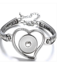 Load image into Gallery viewer, Personalized Heart Snap Necklace
